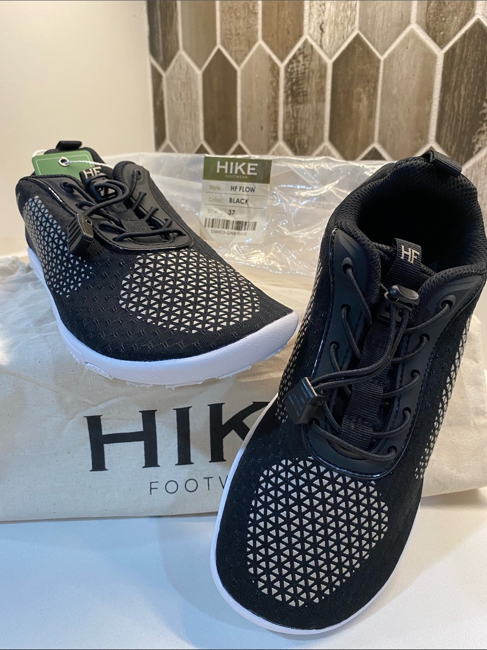 NWT Hike Footwear HF Flow Black US7